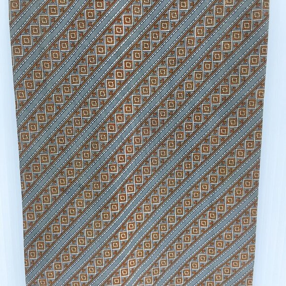 VTG Made in Italy Diamond Geometric Prints Light‎ Gray & Rust Scarf 54" - Picture 3 of 6